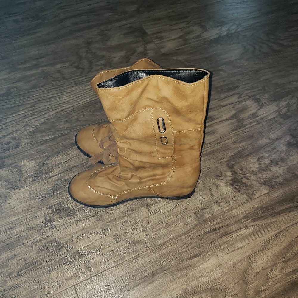 Boots - Picture 7 of 8